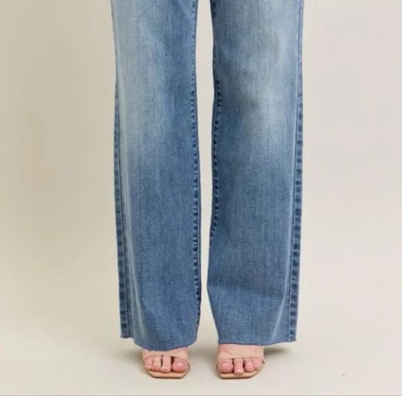 Size 5! NWTs, Judy Blue V-Front Straight Leg Baggy Fit, Raw Hem. - Picture 9 of 9